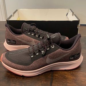 Woman’s air zoom Pegasus sneakers